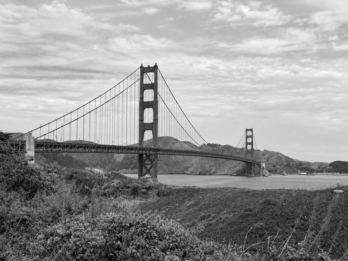 UPLOAD-golden-gate-schwarz-weiss-unter-1MB
